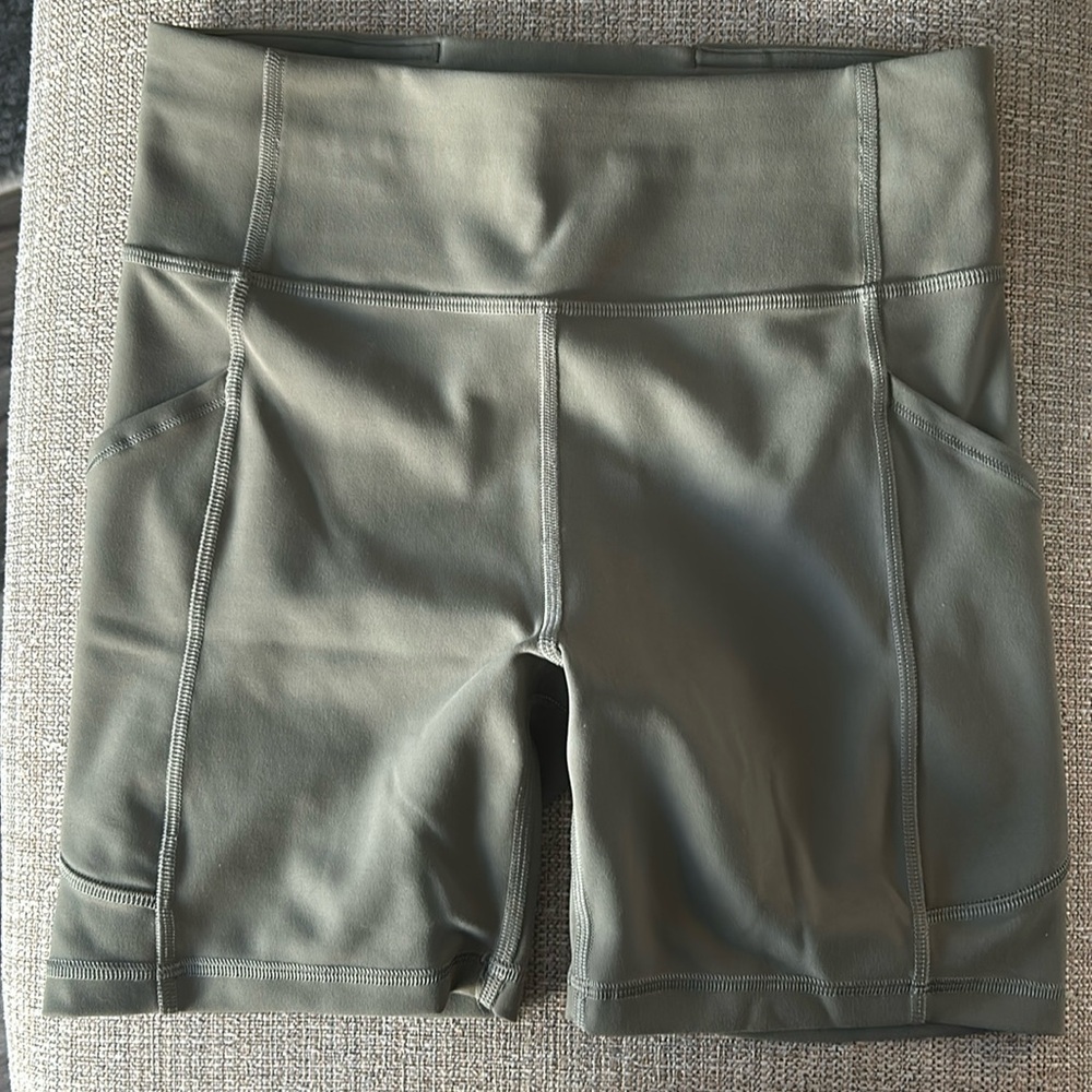 Lululemon short